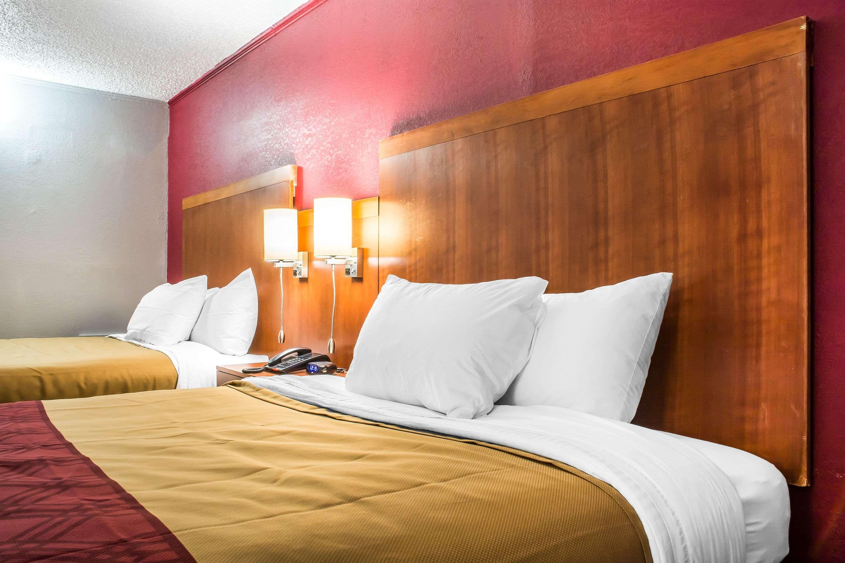 Econo Lodge Brockport Exterior photo