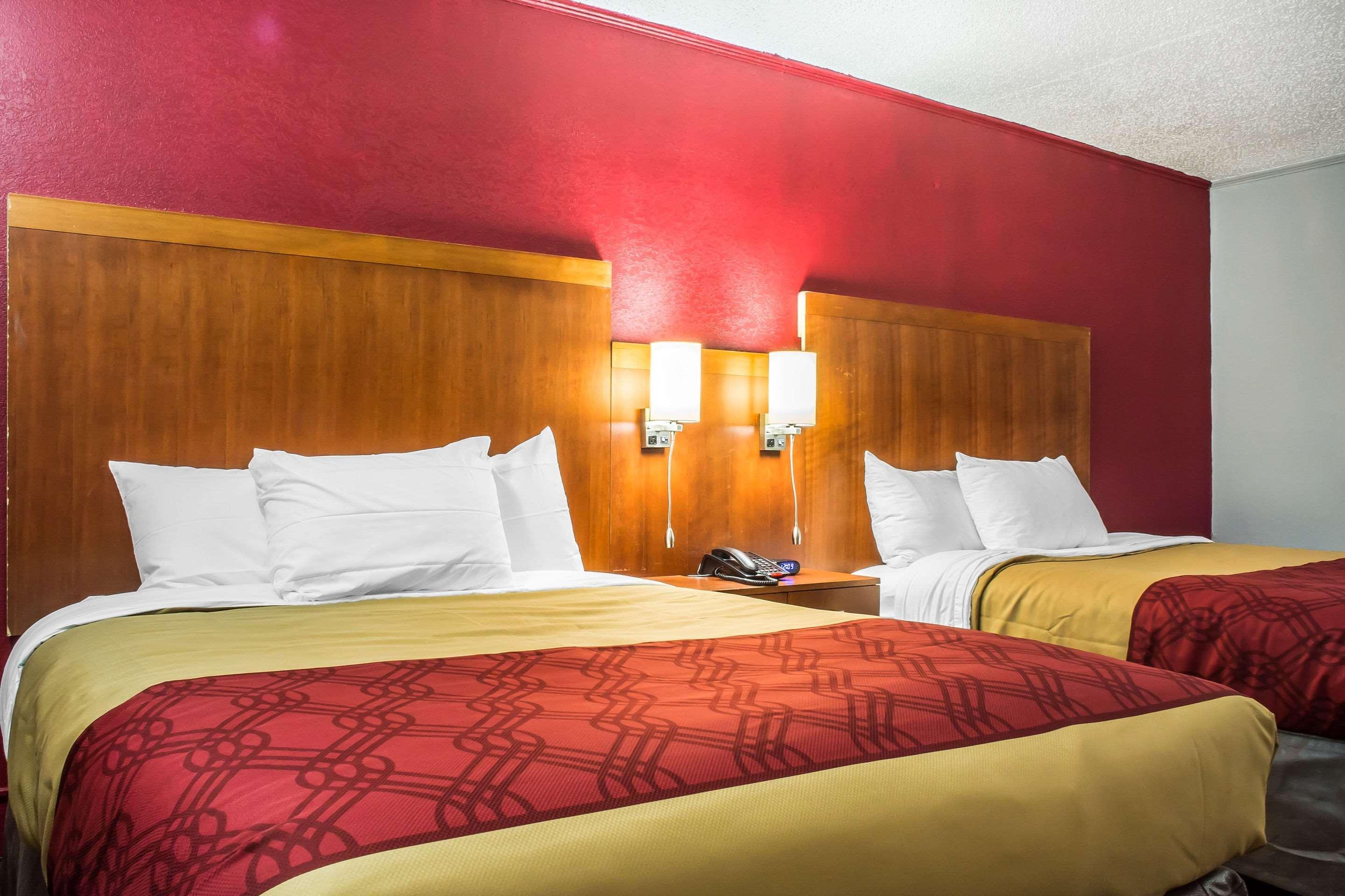 Econo Lodge Brockport Exterior photo