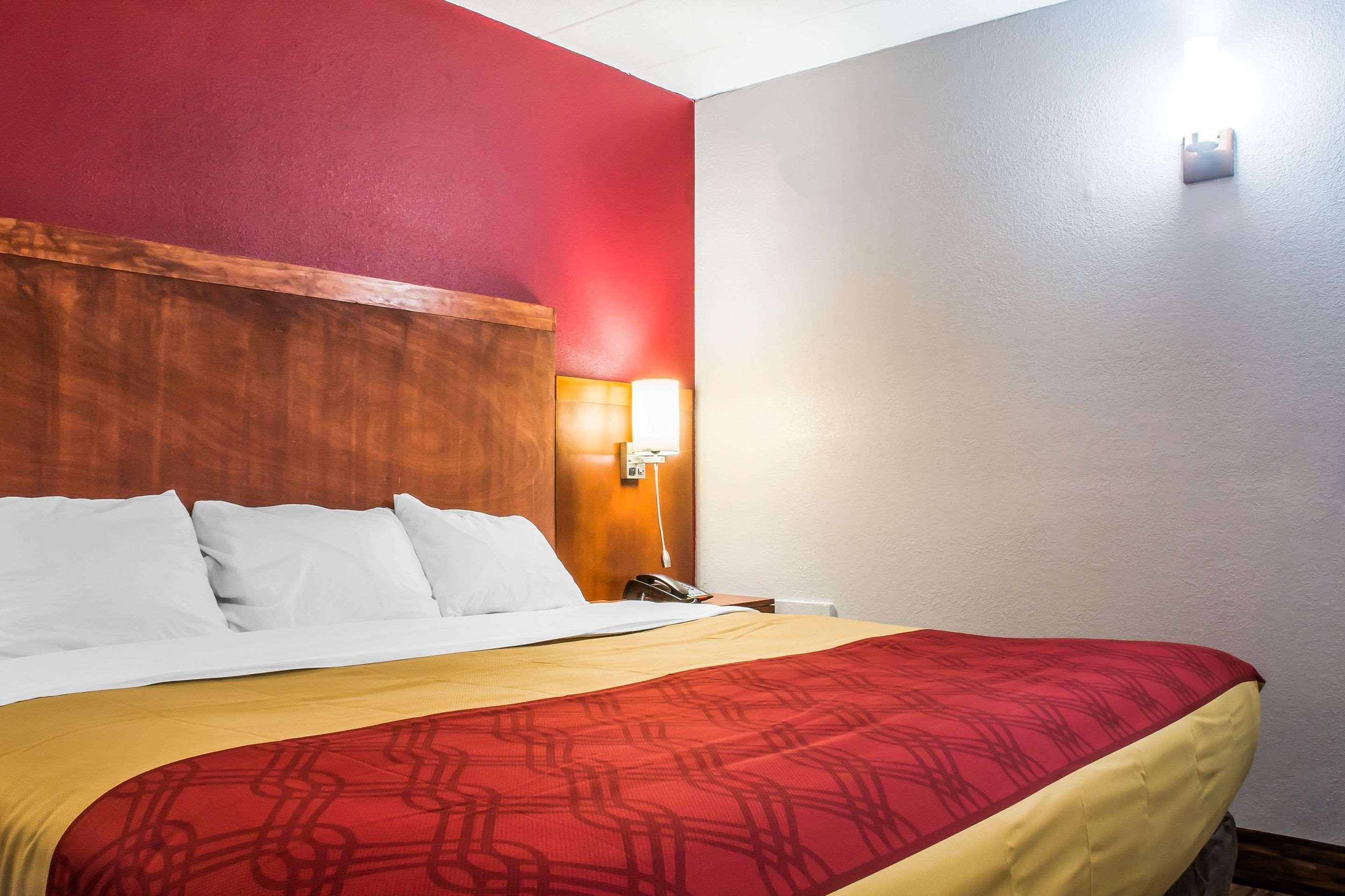 Econo Lodge Brockport Exterior photo